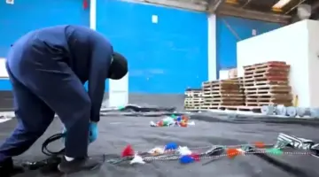 صحيفة المرصد – مخبأة داخل إرسالية خيام.. بالفيديو.. إحباط تهريب أكثر من 154 ألف حبة «إمفيتامين» عبر منفذ الحديثة